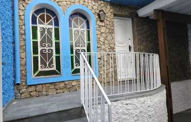 Imagem: A casa possui 2 Dormitórios, 2 Banheiros, 1 Vaga na garagem