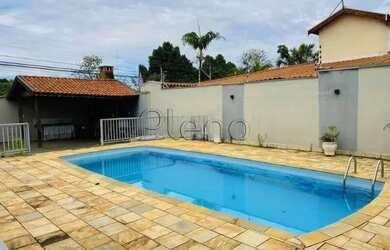 Imagem: A casa possui 1 Dormitório, 2 Banheiros, 4 Vagas na garagem