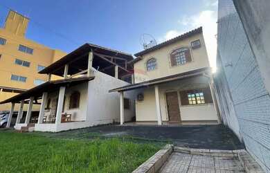 Imagem: A casa possui 5 Dormitórios, 5 Banheiros, 5 Vagas na garagem