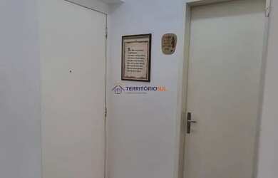 Imagem 2: Apartamento 02 dormitórios a venda, térreo, com uma vaga de estacionamento...