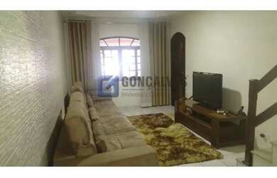 Imagem: A casa possui 4 Dormitórios, 1 Banheiro, 2 Vagas na garagem