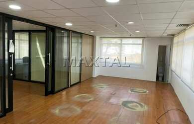 Imagem: O depósito possui 2 Vagas na garagem e 106m² de Área e está