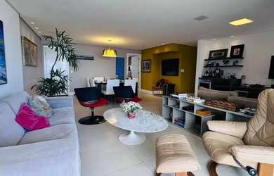 Imagem: O apartamento possui 3 Dormitórios, 4 Banheiros, 2 Vagas na