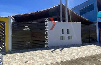 Imagem: A casa possui 2 Dormitórios, 2 Banheiros, 2 Vagas na garagem