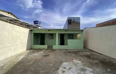 Imagem: A casa possui 2 Dormitórios, 2 Banheiros, 4 Vagas na garagem