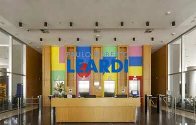 Imagem: O depósito possui 5 Vagas na garagem e 588m² de Área e está