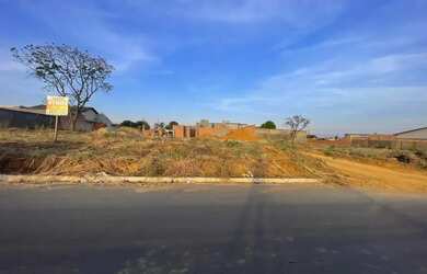 Imagem: O terreno possui 405m² de Área e está localizado em Jardim