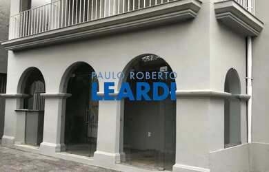 Imagem: A casa para alugar possui 4 Dormitórios, 5 Banheiros, 5 Vagas