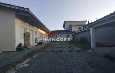 Imagem: A kitnet possui 5 Dormitórios, 2 Banheiros, 5 Vagas na garagem