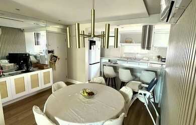 Imagem: O apartamento possui 4 Dormitórios, 2 Banheiros, 2 Vagas na