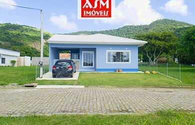 Imagem: A casa possui 3 Dormitórios, 2 Banheiros, 1 Vaga na garagem