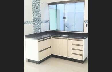 Imagem: A casa possui 2 Dormitórios, 1 Banheiro, 1 Vaga na garagem