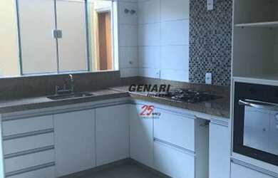 Imagem: A casa possui 3 Dormitórios, 4 Banheiros, 2 Vagas na garagem