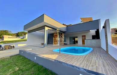 Imagem: A casa em condomínio possui 3 Dormitórios, 3 Banheiros, 4