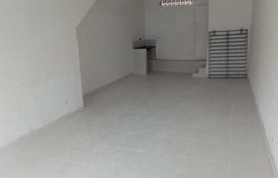 Imagem 2: Alugo loja de 50M² pé direito alto em São Cristóvão Cabo Frio R$1800,00