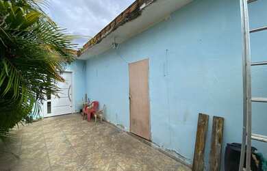 Imagem: A casa possui 1 Dormitório, 1 Banheiro, 1 Vaga na garagem