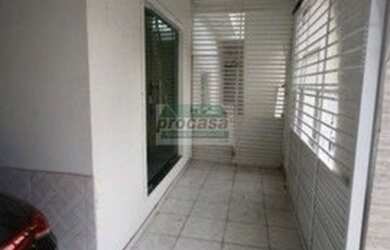 Imagem: A casa possui 4 Dormitórios, 4 Banheiros, 4 Vagas na garagem