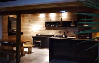 Imagem: A casa possui 3 Dormitórios, 2 Banheiros, 2 Vagas na garagem