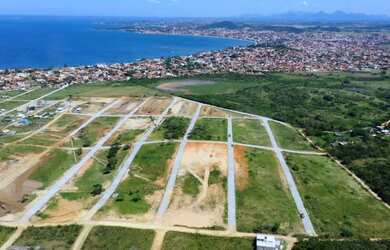 Imagem: O terreno possui 225m² de Área, Vista para o lago e está
