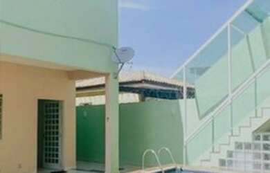 Imagem: A casa possui 5 Dormitórios, 4 Banheiros, 4 Vagas na garagem