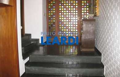 Imagem: A casa possui 4 Dormitórios, 3 Banheiros, 5 Vagas na garagem