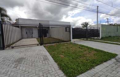 Imagem: A casa possui 2 Dormitórios, 1 Banheiro, 4 Vagas na garagem