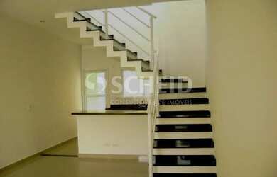 Imagem: A casa à venda possui 2 Dormitórios, 4 Banheiros, 2 Vagas