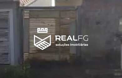 Imagem: A casa possui 1 Dormitório, 1 Banheiro, 1 Vaga na garagem e