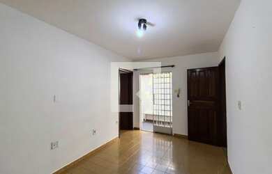 Imagem: A casa possui 1 Dormitório, 2 Banheiros, 2 Vagas na garagem