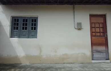 Imagem: A casa possui 3 Dormitórios e 1 Banheiro e está localizado