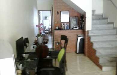 Imagem: A casa possui 3 Dormitórios, 3 Banheiros, 2 Vagas na garagem