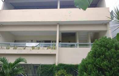 Imagem: A casa possui 3 Dormitórios, 2 Banheiros, 1 Vaga na garagem