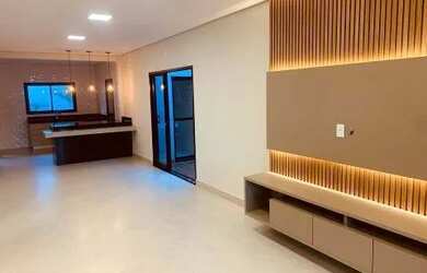 Imagem: A casa possui 3 Dormitórios, 2 Banheiros, 3 Vagas na garagem