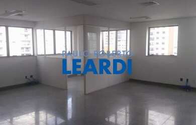 Imagem: O depósito possui 1 Vaga na garagem, 50m² de Área e está