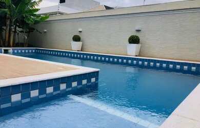 Imagem: A casa possui 2 Dormitórios, 1 Banheiro, 2 Vagas na garagem