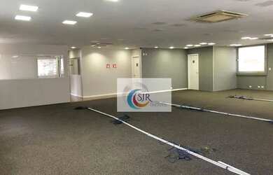 Imagem: O depósito possui 5 Vagas na garagem, 416m² de Área e está