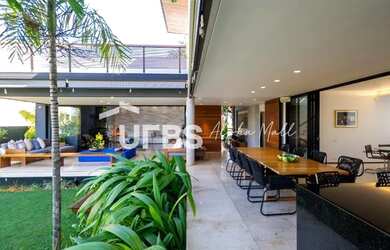 Imagem: A casa em condomínio possui 3 Dormitórios, 4 Banheiros, 4