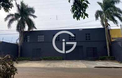 Imagem: O depósito possui 4 Vagas na garagem, 1.060m² de Área e