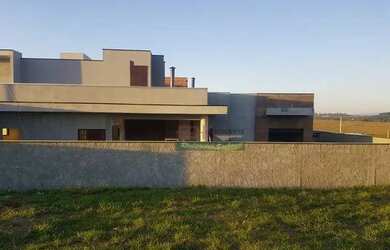 Imagem: A casa em condomínio possui 3 Dormitórios, 3 Banheiros, 4