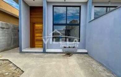 Imagem: A casa possui 3 Dormitórios, 2 Banheiros, 2 Vagas na garagem