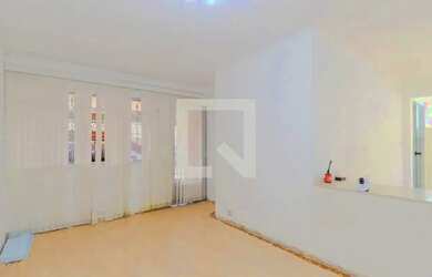 Imagem: A casa possui 3 Dormitórios, 2 Banheiros, 3 Vagas na garagem