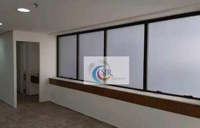 Imagem: O depósito possui 4 Vagas na garagem, 270m² de Área e está