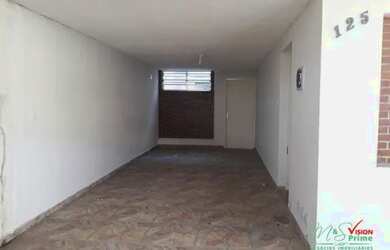 Imagem: A casa possui 3 Dormitórios, 2 Banheiros, 3 Vagas na garagem