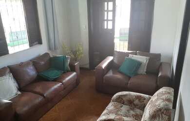 Imagem: A casa possui 3 Dormitórios, 1 Banheiro, 160m² de Área e