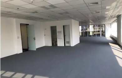 Imagem: O depósito possui 5 Vagas na garagem, 406m² de Área e está