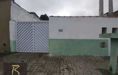 Imagem: A casa possui 2 Dormitórios, 2 Banheiros, 2 Vagas na garagem