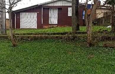 Imagem: A casa possui 2 Dormitórios, 1 Banheiro, 1 Vaga na garagem