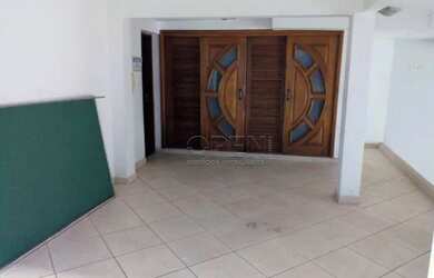 Imagem: O depósito possui 3 Vagas na garagem e 180m² de Área e está