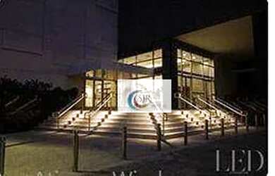 Imagem: O depósito possui 5 Vagas na garagem, 555m² de Área e está