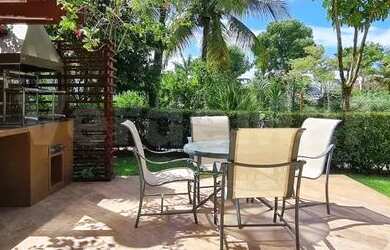 Imagem: A casa possui 3 Dormitórios, 5 Banheiros, 3 Vagas na garagem